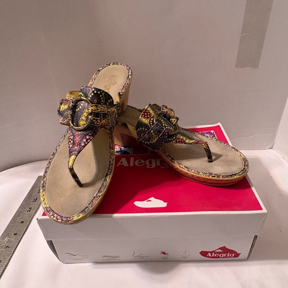 Alegria Women's 10 1/2 Yellow Multi-Pattern Thong Sandals Buckle Carina Slide